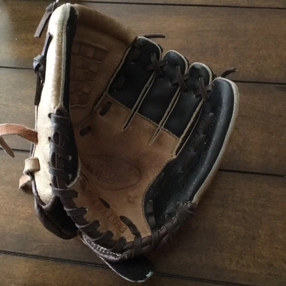 Louisville Slugger 9 1/2” baseball glove